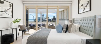 South Head - Premier Penthouse with amazing views of Harbour Bridge, City Skyline and Sydney Harbour