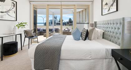 South Head - Premier Penthouse with amazing views of Harbour Bridge, City Skyline and Sydney Harbour