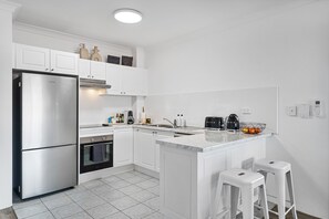 Kjøleskap, mikrobølgeovn, ovn og kokeplater