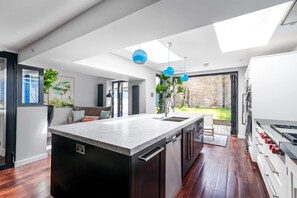 Private kitchen - Grandeur Islington Home (London)