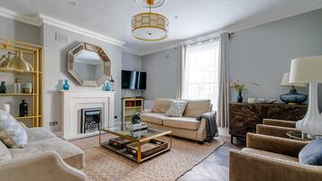 Basic House | Living area | TV