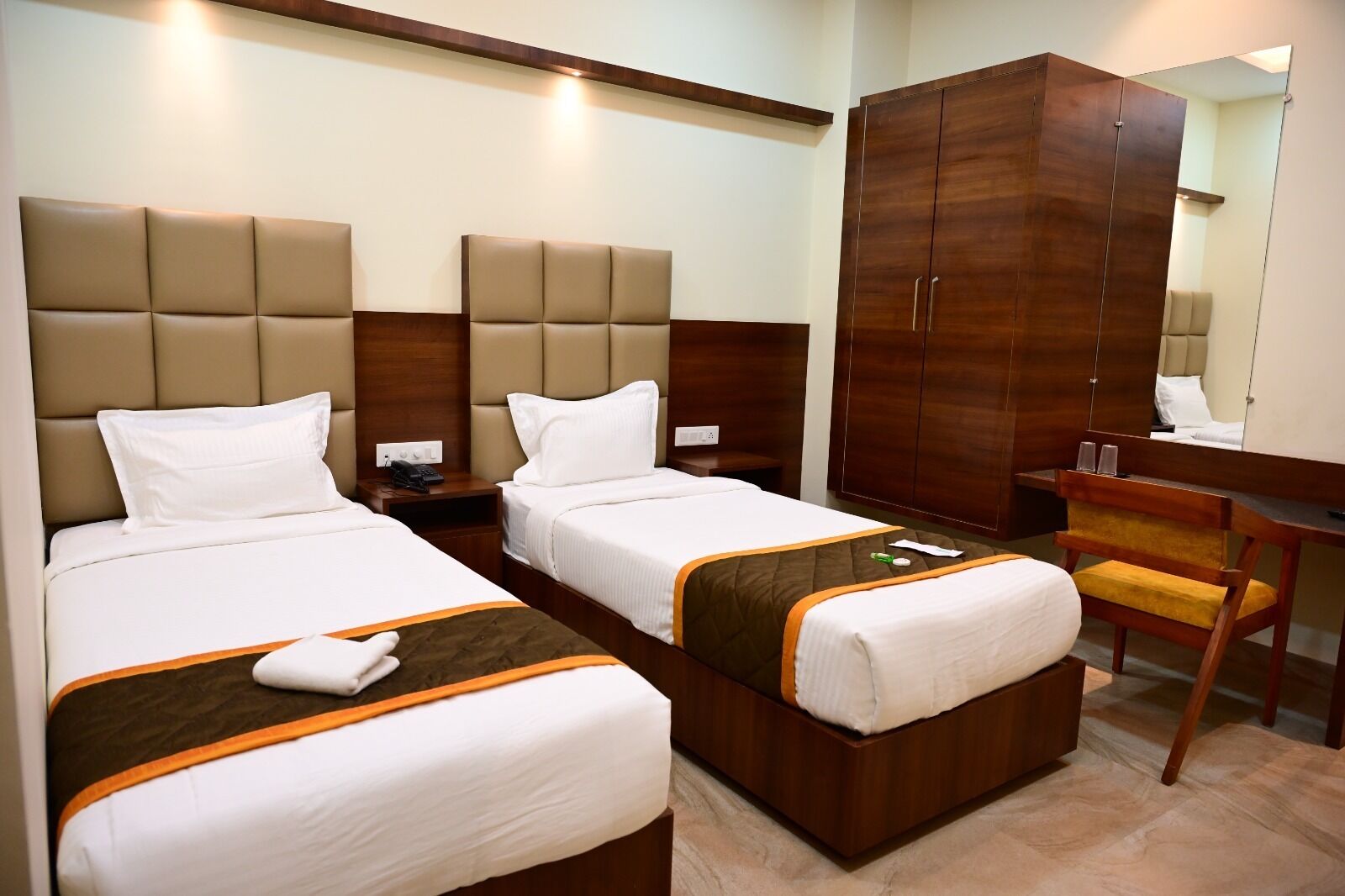 5 bedrooms, WiFi, bed sheets