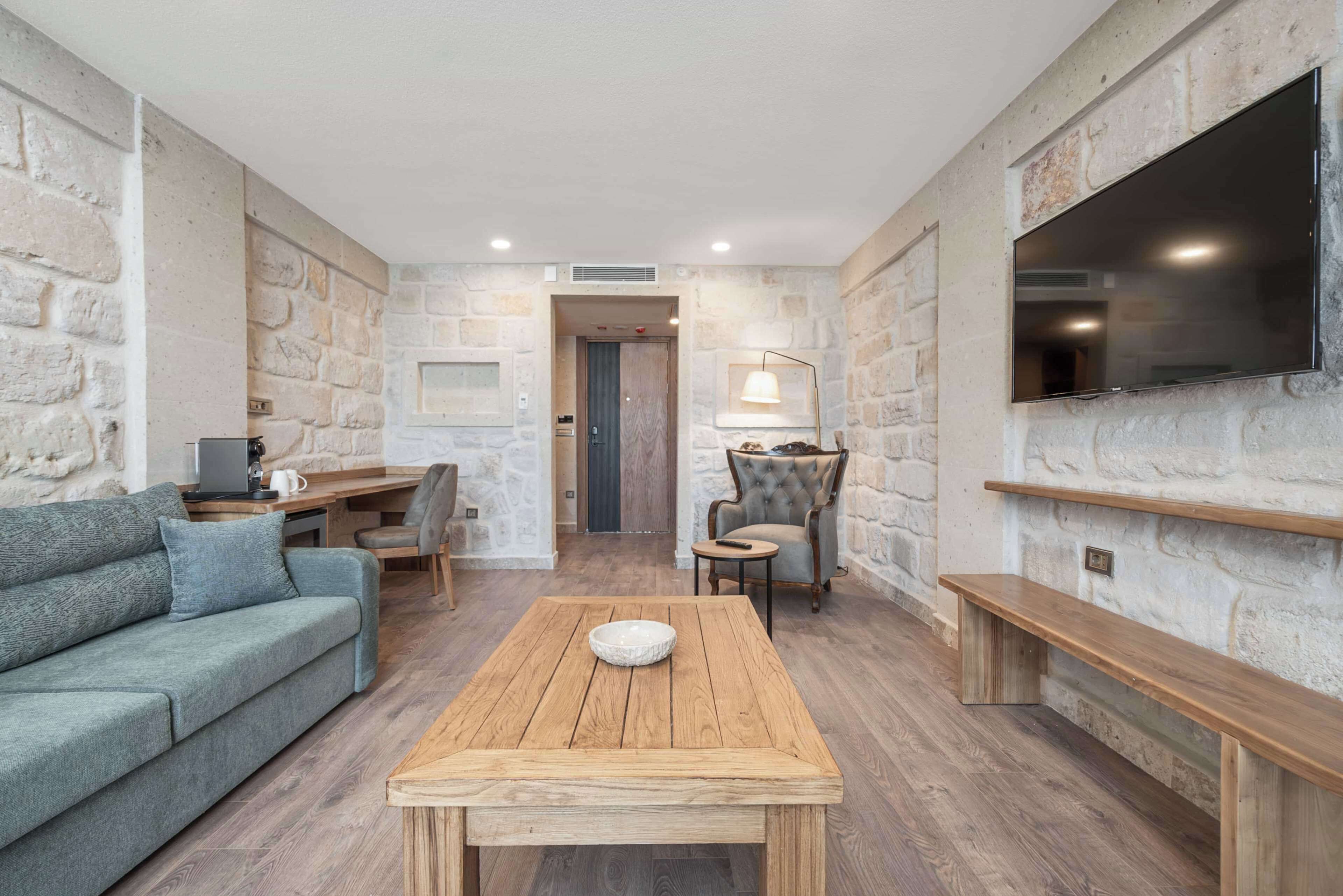 高級寢具、記憶棉床墊、迷你吧、房內夾萬