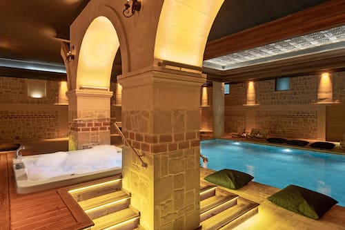 Sauna, hot tub, steam room, Turkish bath, aromatherapy