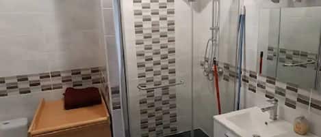 Shower, towels, soap, toilet paper