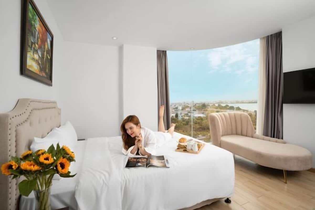 Memory-foam beds, desk, laptop workspace, blackout curtains