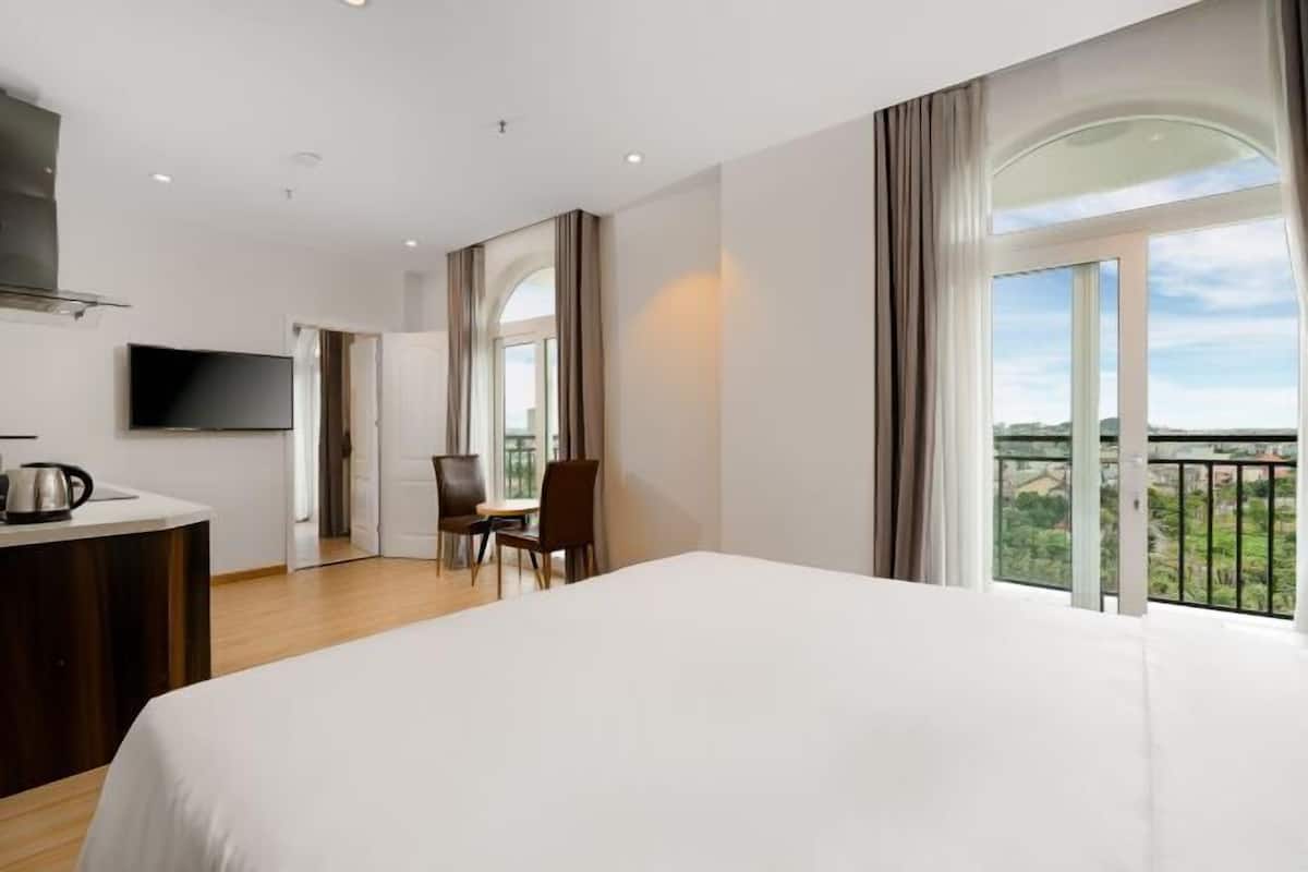 Memory-foam beds, desk, laptop workspace, blackout curtains