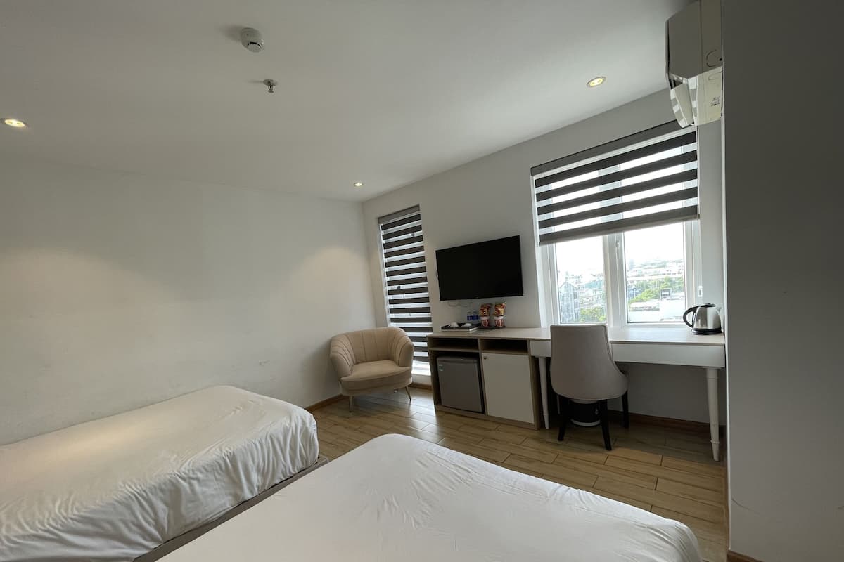 Deluxe Double Room, 1 Queen Bed, Non Smoking, City View | Memory foam beds, desk, laptop workspace, blackout drapes