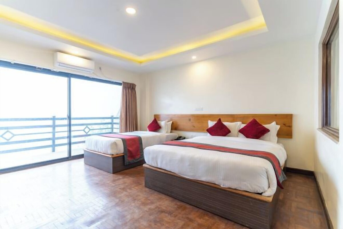 1 bedroom, hypo-allergenic bedding, desk, soundproofing