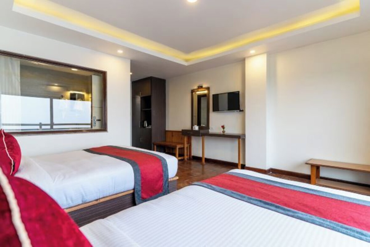 1 bedroom, hypo-allergenic bedding, desk, soundproofing