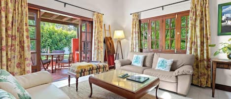 TV, bøker og kontorer