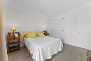 Dormitorio junto al dormitorio principal junto a la Piscina y el Jardín en Evergreen Costa Teguise, Lanzarote 