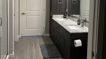 Håndklær og toalettpapir