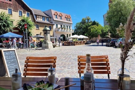 Outdoor dining. Liebevoll Sanierte Altbauwohnung