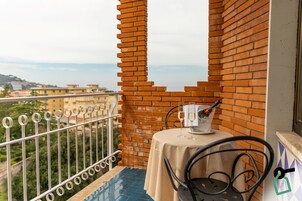 Comfort Room | Balcony