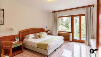 Comfort Room | 1 bedroom, minibar, in-room safe, desk