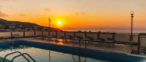 Outdoor pool, open 9:00 AM to 6:00 PM, pool loungers