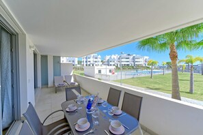 Outdoor dining - 3015 Luxury Serenity Views Apartment in Estepona (Estepona)