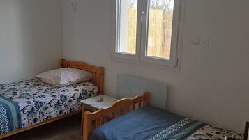 2 bedrooms, iron/ironing board, free WiFi, bed sheets