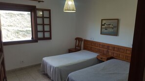 4 slaapkamers, een strijkplank/strijkijzer, gratis wifi, beddengoed