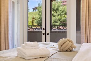 4 Schlafzimmer, Schreibtisch, Bügeleisen/Bügelbrett, Reisekinderbett