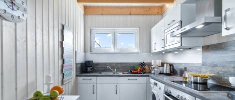 Køleskab, mikrobølgeovn, ovn, kogeplade