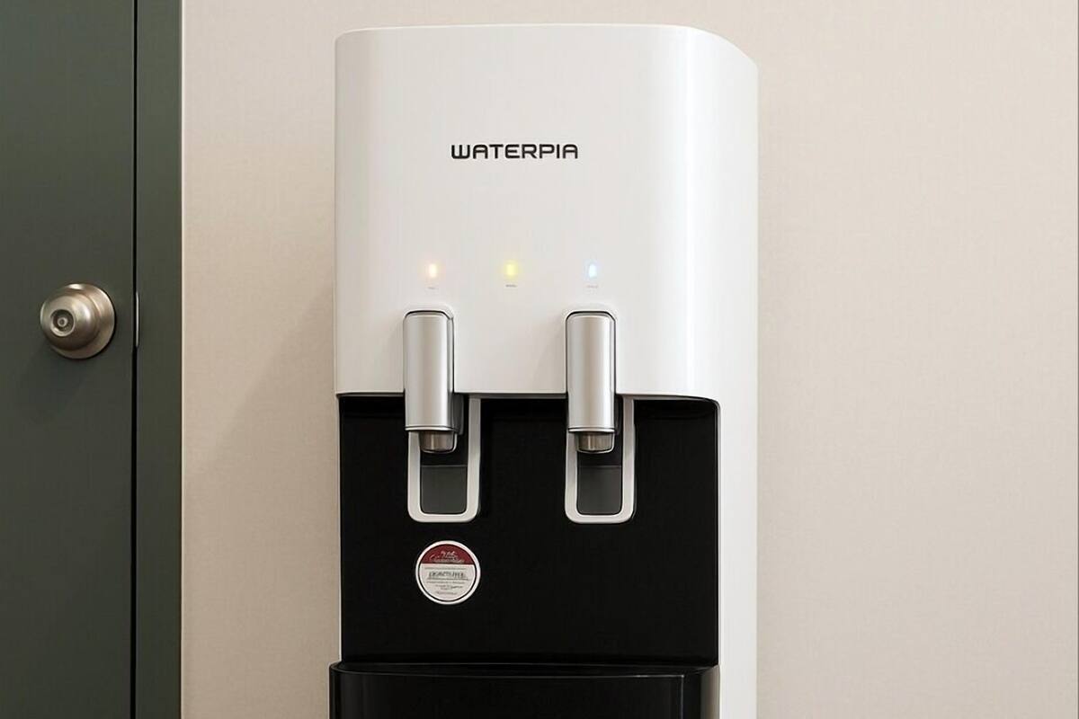 Televisi layar datar 45-inci dengan saluran TV kabel