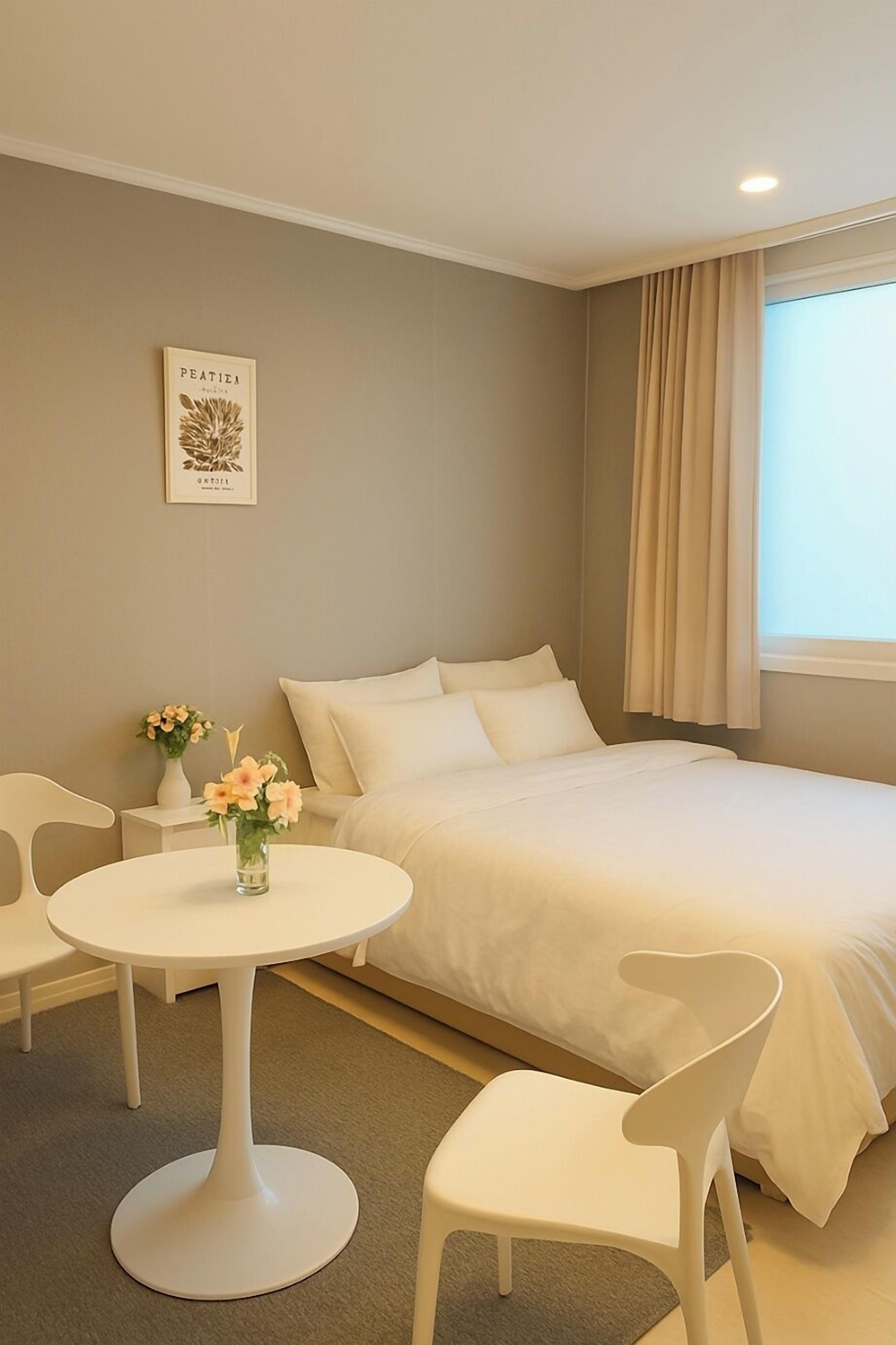 华丽双人房, 1 张大床, 无烟房, 冰箱和微波炉 | 高档床上用品、记忆海绵床垫、办公桌、笔记本电脑工作区