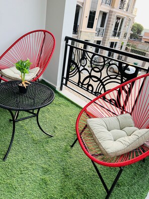 Property grounds - Entire Furnished Apartment Unit in Kira (Kira Town)