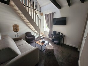 家庭客房, 露台 | 客廳 | 109 厘米平面電視連衛星電視頻道