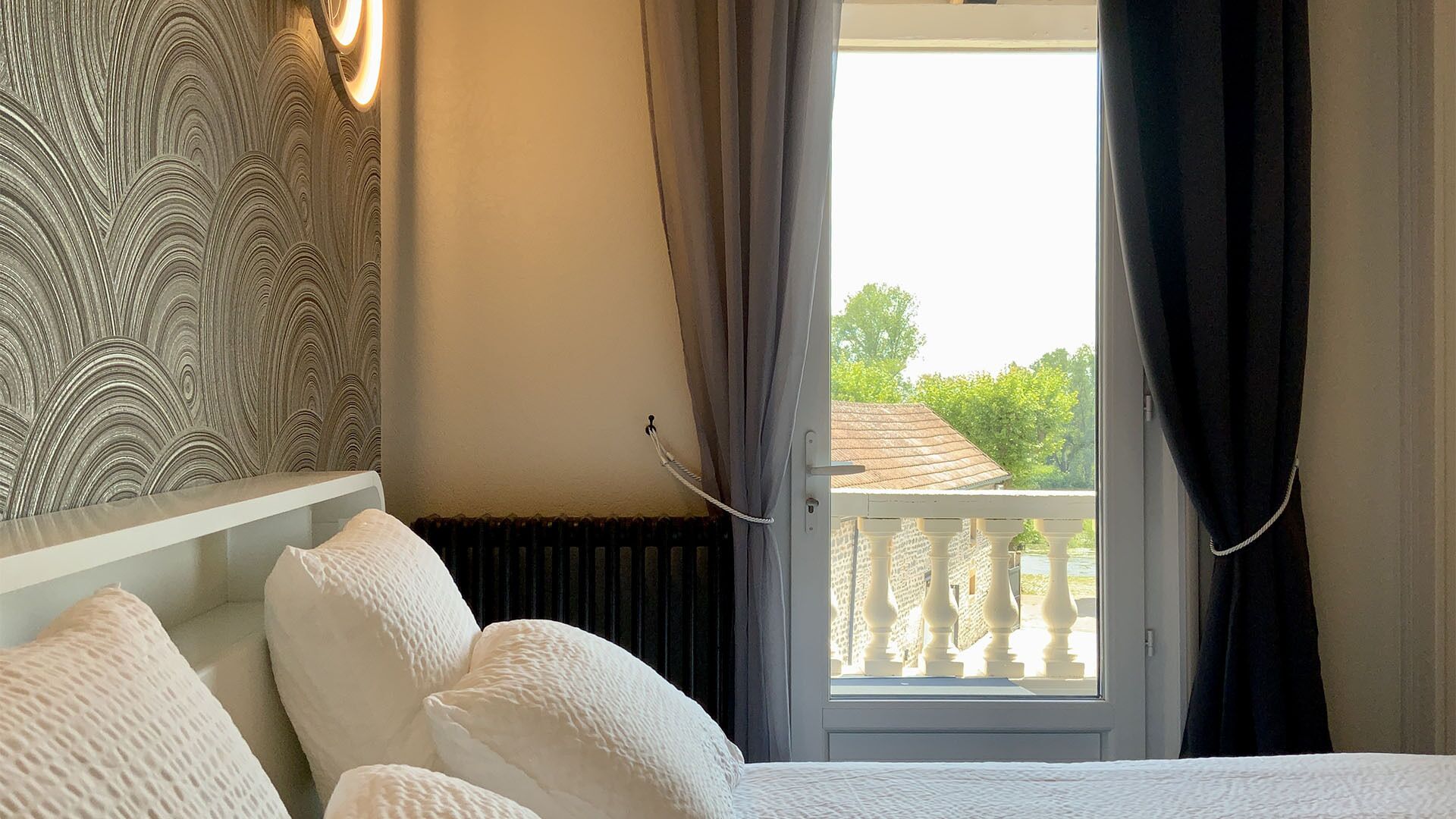 Mini-bar avec articles gratuits, décoration personnalisée