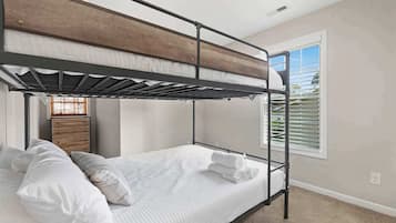 3 chambres, fer et planche à repasser, Wi-Fi, literie fournie