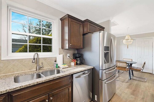 Charming Belmont Retreat - 3 beds & Private Yard