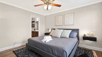 3 habitaciones, tabla de planchar con plancha, wifi y ropa de cama