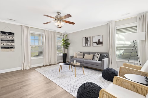 Charming Belmont Retreat - 3 beds & Private Yard