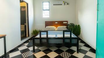 Free WiFi, bed sheets