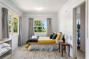 2 bedrooms, travel cot, WiFi, bed sheets