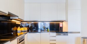 52-inch flat-screen TV with cable channels, streaming services, offices - Stylish 1BR unit Address Marina (Dubai)