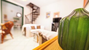 家庭複式房屋, 廚房, 地面 | 客廳 | 40 吋平面電視連有線電視頻道