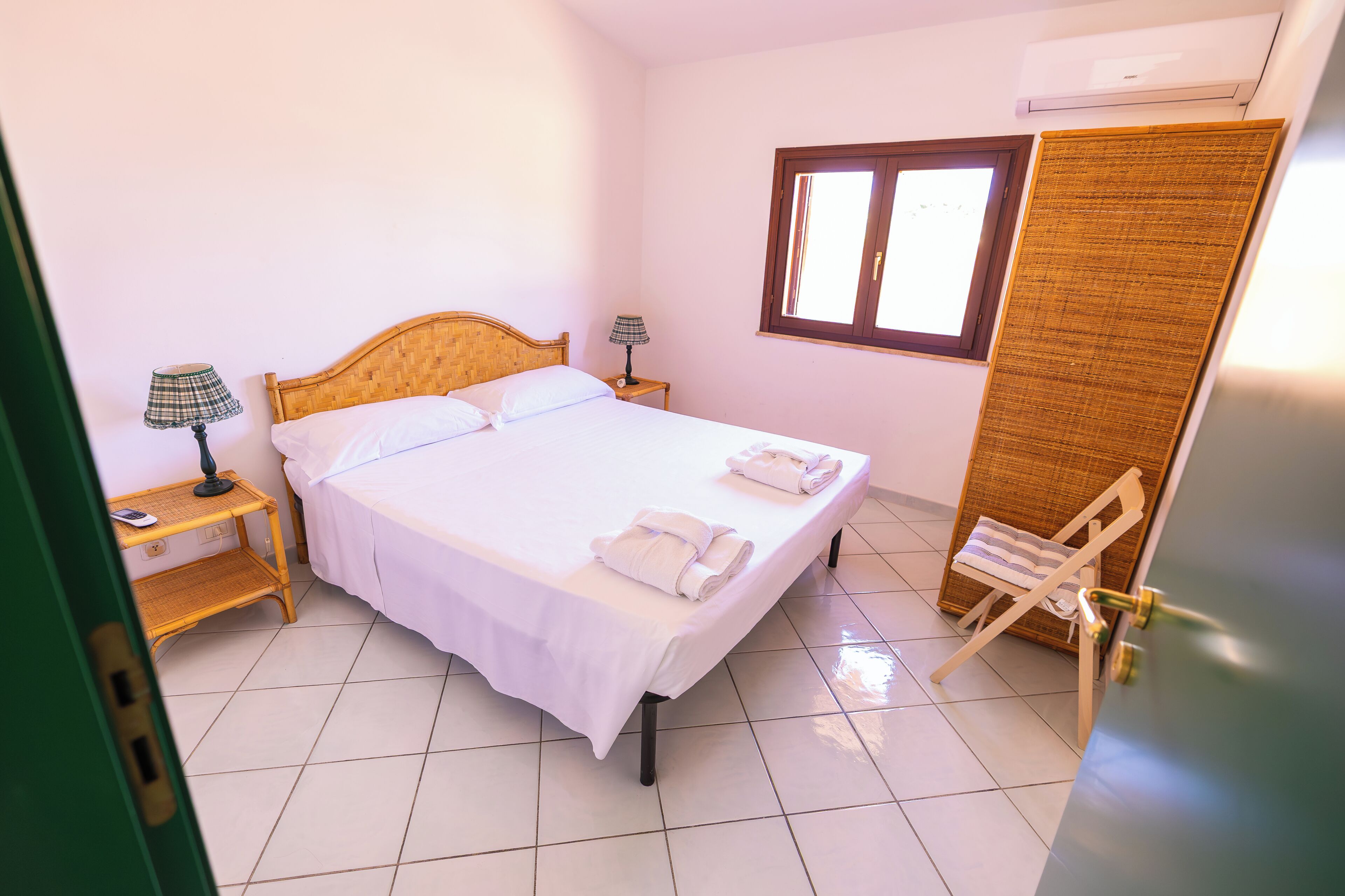 2 bedrooms, iron/ironing board (on request), free WiFi