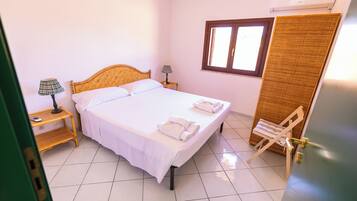 2 bedrooms, iron/ironing board (on request), free WiFi