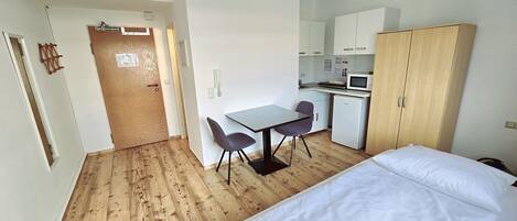 1 室のベッドルーム、アイロン / アイロン台、WiFi (無料)、ベッドシーツ