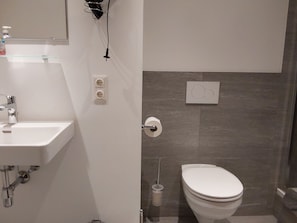 Classic Twin Room | Bathroom