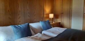 Chambre Quadruple, 2 grands lits, non-fumeur, vue montagne