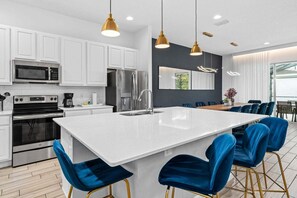Fridge, microwave, oven, stovetop - Big Family Home! Game Room | Sleeps 26! (Kissimmee)