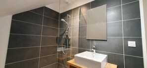 Shower, towels - La Maison de la Lionne (Bagnères-de-Luchon)