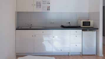 Fridge, microwave, stovetop, electric kettle