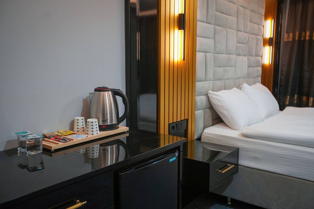 Egyptian cotton sheets, premium bedding, minibar, in-room safe
