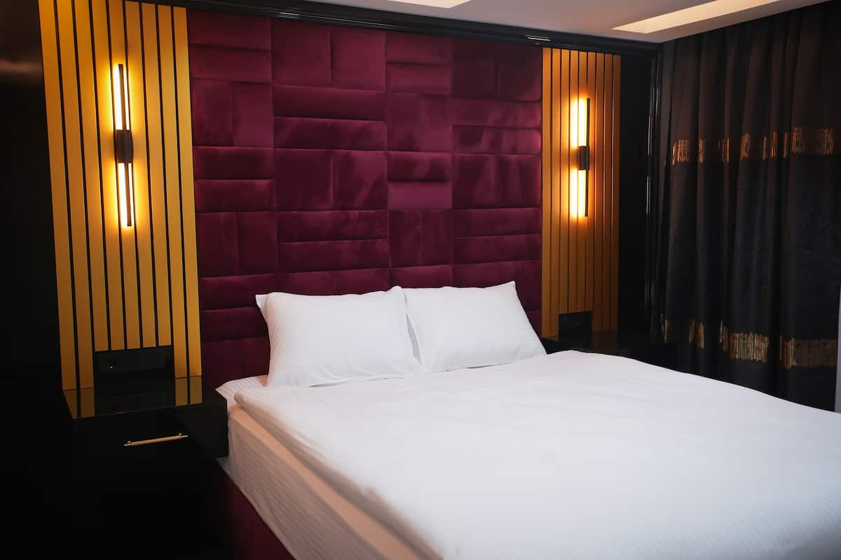 1 bedroom, Egyptian cotton sheets, premium bedding, minibar