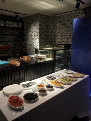 包含每日自助早餐